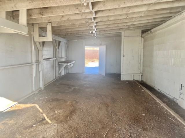 301 Es - Photo 3 of 24