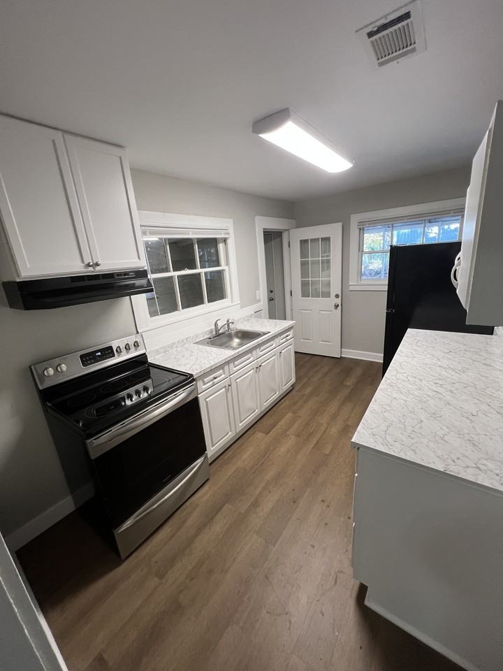 3518 Hardee Ave - Photo 4 of 14