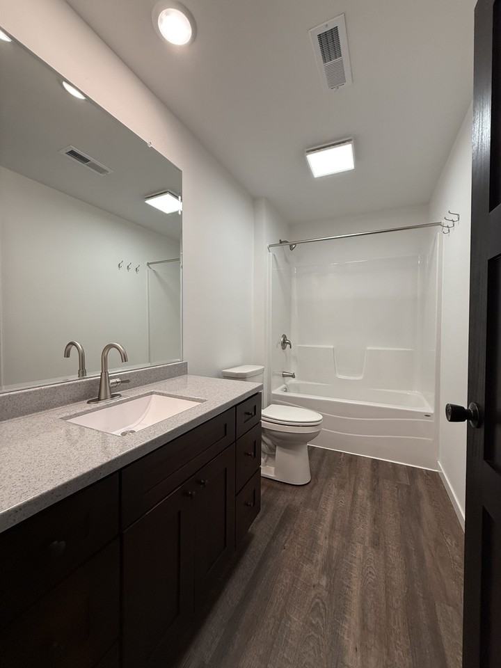 5513 164th St #5513 - Photo 4 of 18