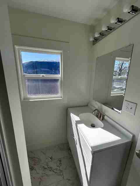 301 E 4th St - Photo 6 of 11