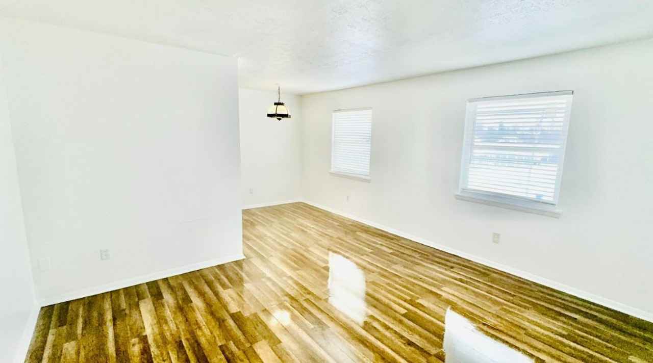 6514 Hackel Dr - Photo 4 of 9