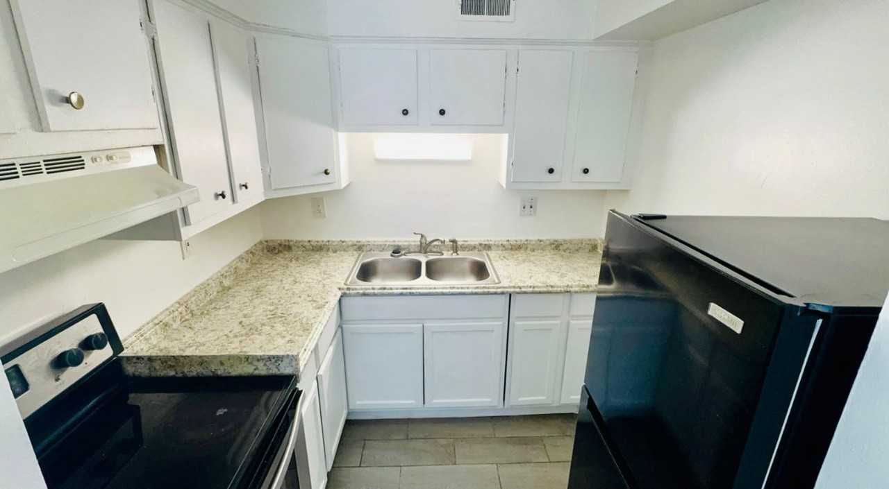 6514 Hackel Dr - Photo 5 of 9