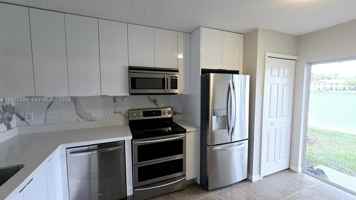 featured image of 2920 Se 13th Ave #103
