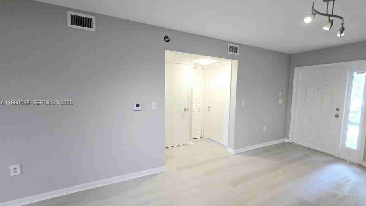 2920 Se 13th Ave #103 - Photo 5 of 12