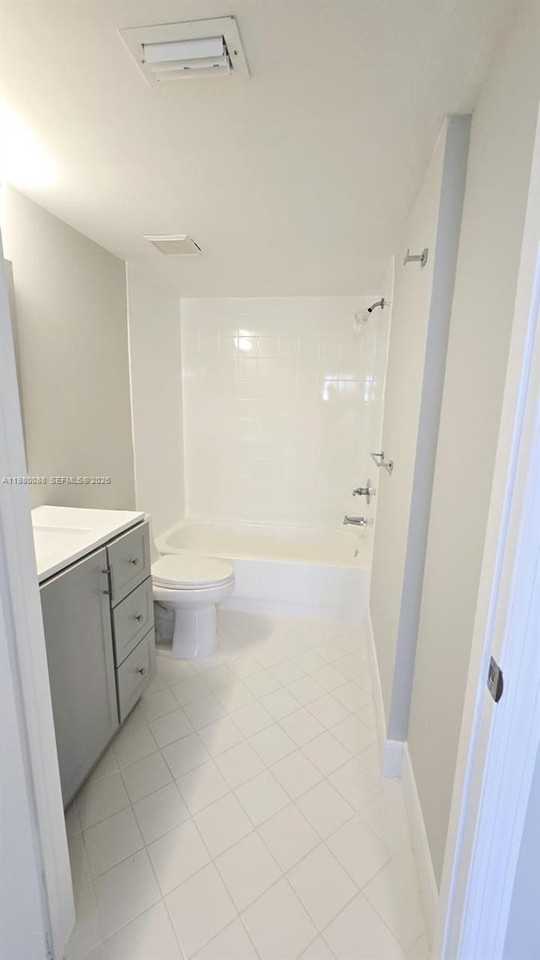 2920 Se 13th Ave #103 - Photo 7 of 12