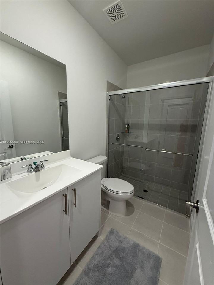 2832 Se 23rd Ave - Photo 7 of 10