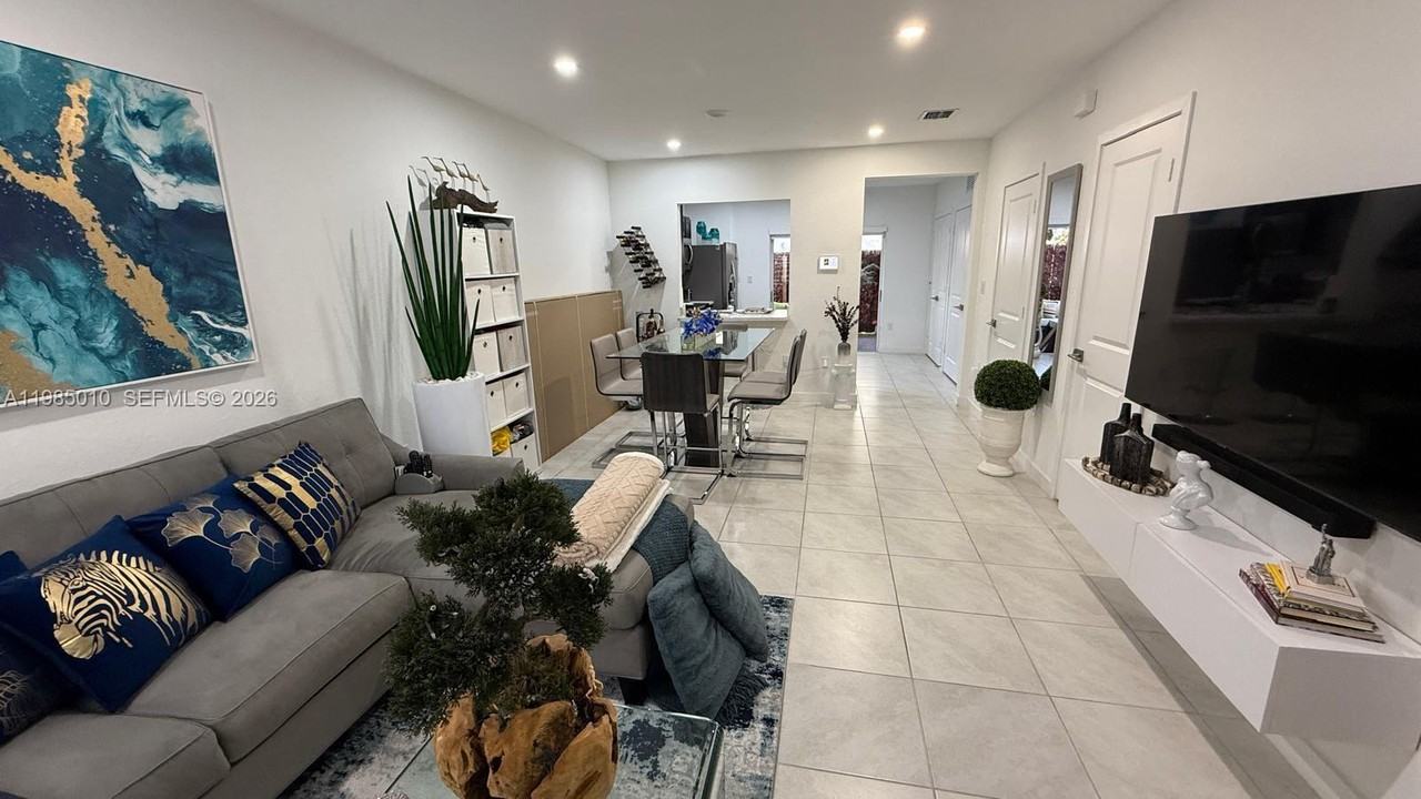 440 Ne 4th Ter #440 - Photo 3 of 17