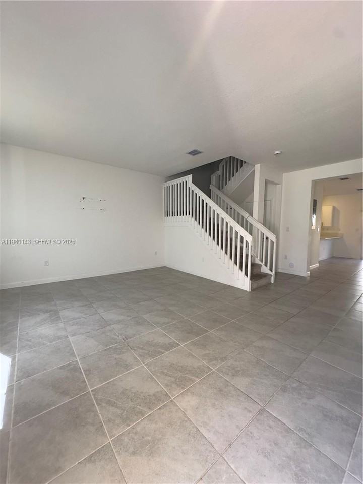 2848 Se 26th Ter #2848 - Photo 3 of 9