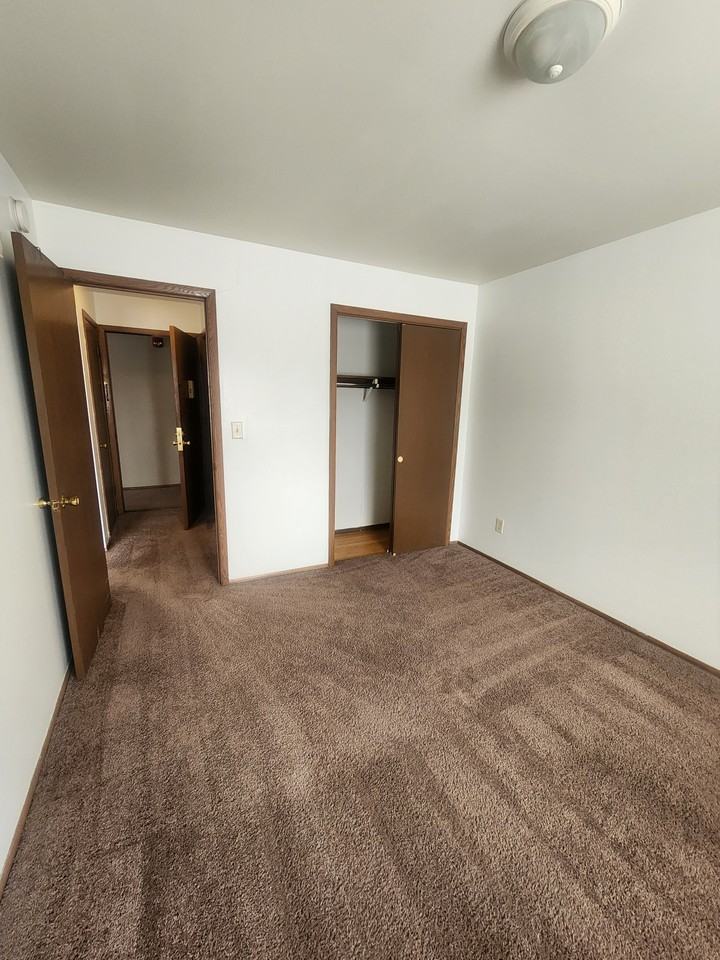 6914 W Lincoln Ave #9 - Photo 3 of 5