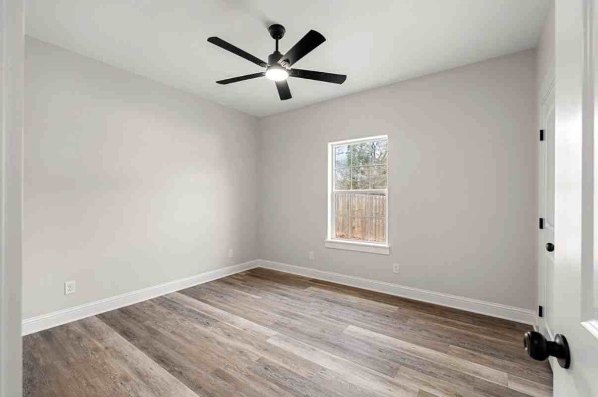 524 Burk St - Photo 3 of 19