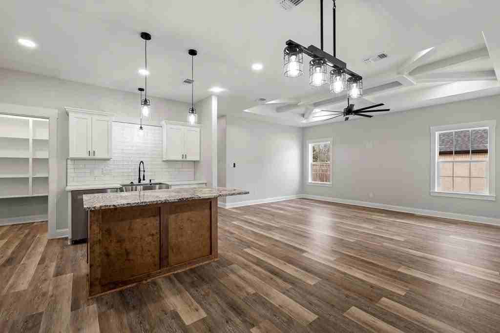 524 Burk St - Photo 7 of 19