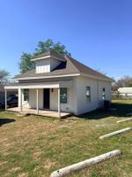 featured image of 1131 E Moman Ave