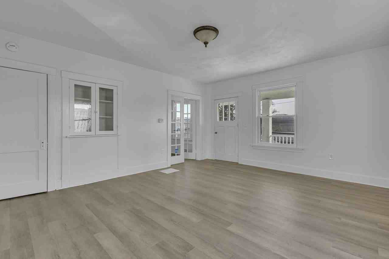 81 Beaver St - Photo 4 of 16