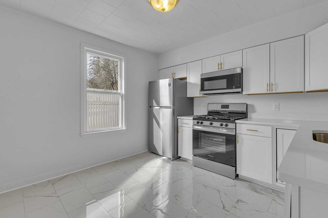 81 Beaver St - Photo 5 of 16