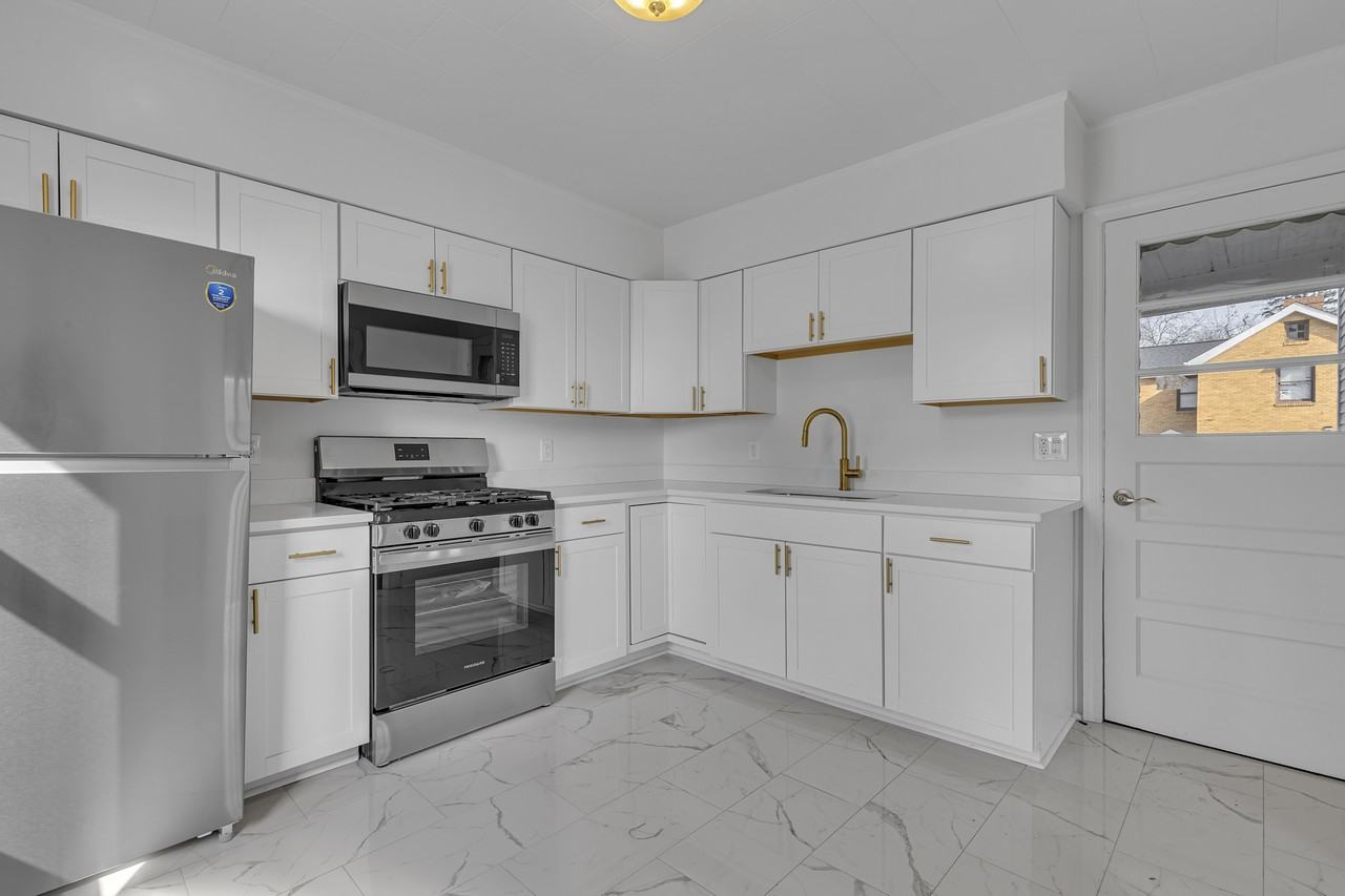 81 Beaver St - Photo 6 of 16