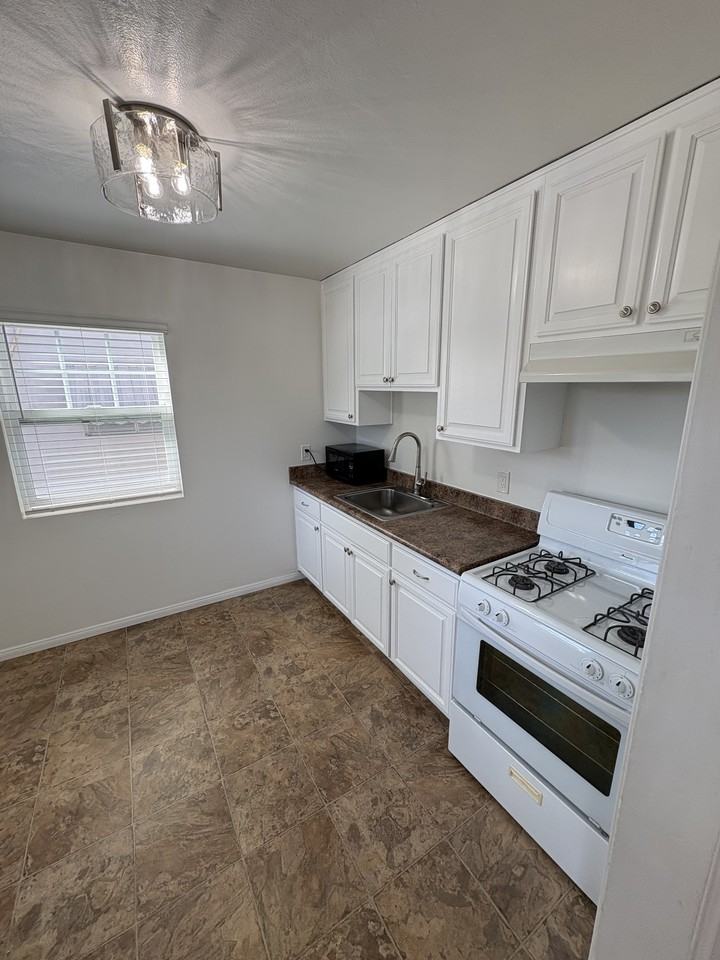 515 Ivy Ln #6 - Photo 2 of 14