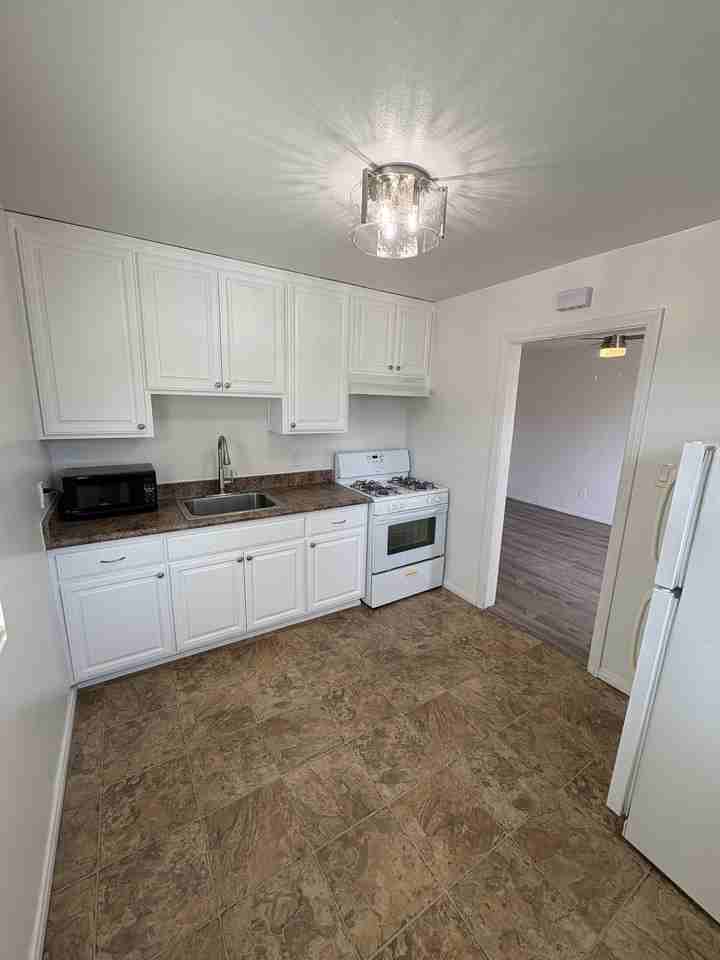 515 Ivy Ln #6 - Photo 3 of 14