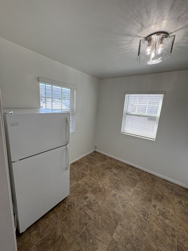 515 Ivy Ln #6 - Photo 4 of 14