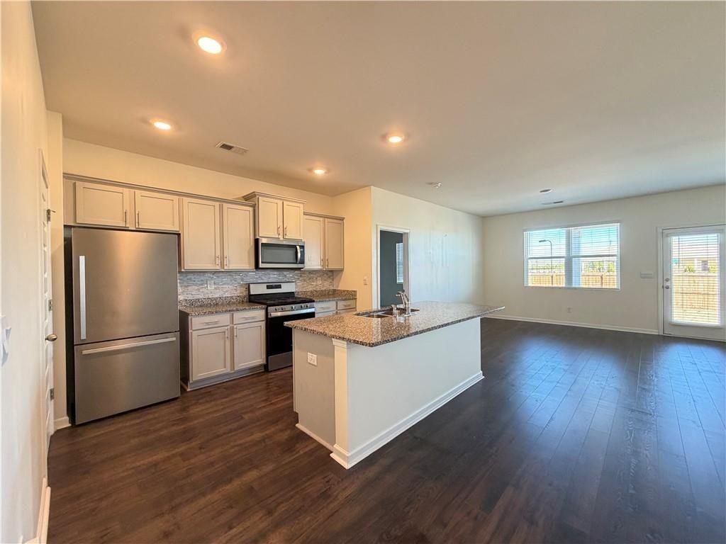 350 Graham Campbell Ln - Photo 2 of 18