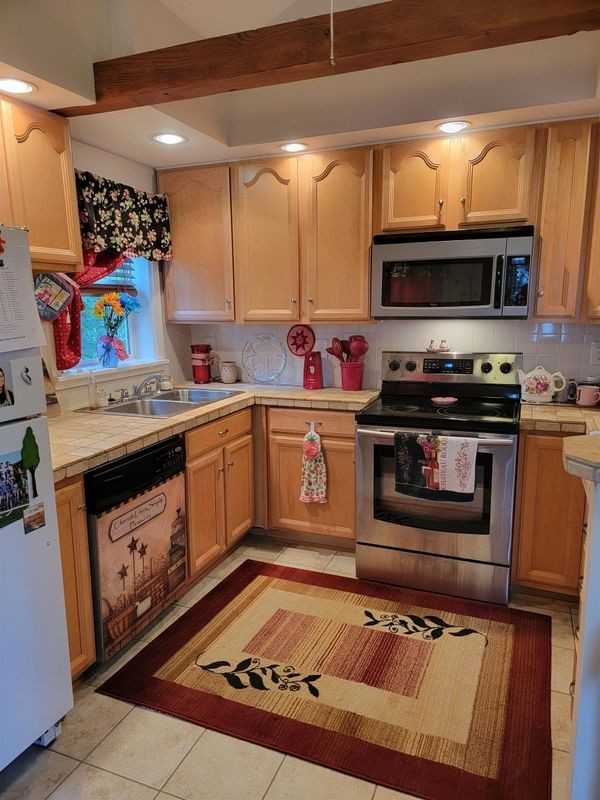 58 Beech St - Photo 3 of 29