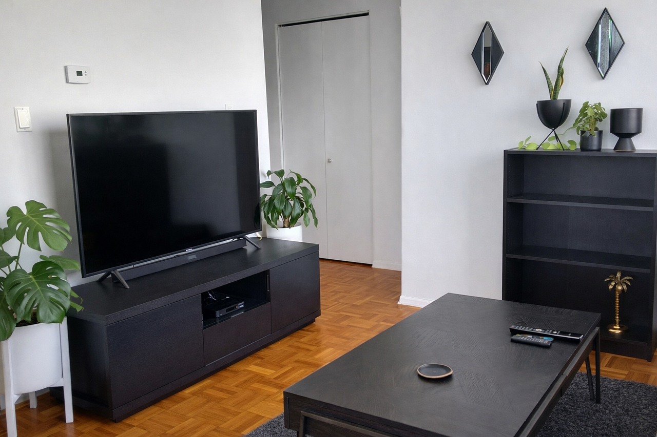 2020 Comox Street - Photo 3 of 10