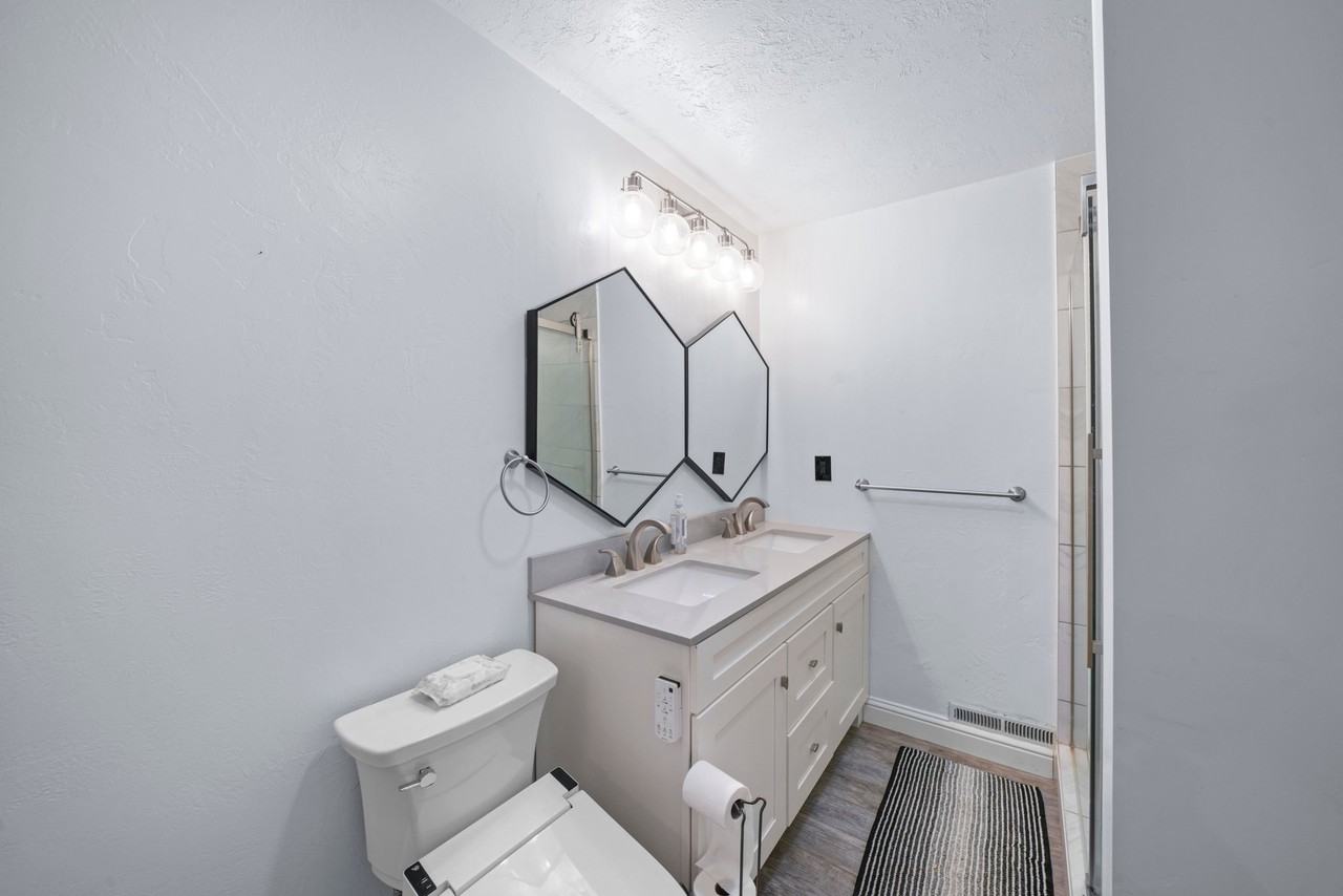 4146 South 1300 East - Photo 6 of 22