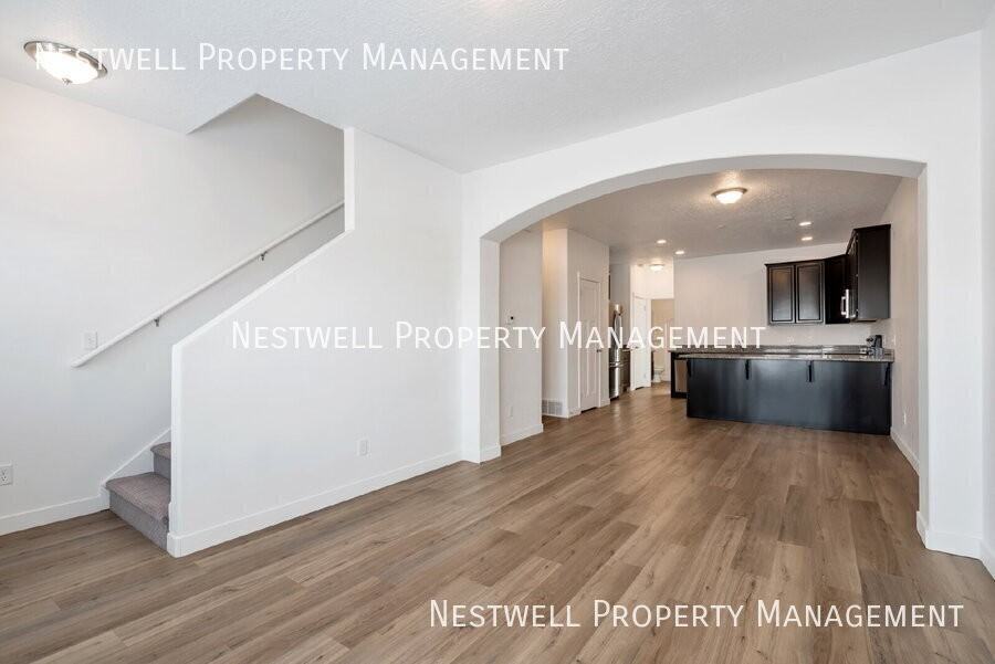 637 E 380 N - Photo 2 of 18