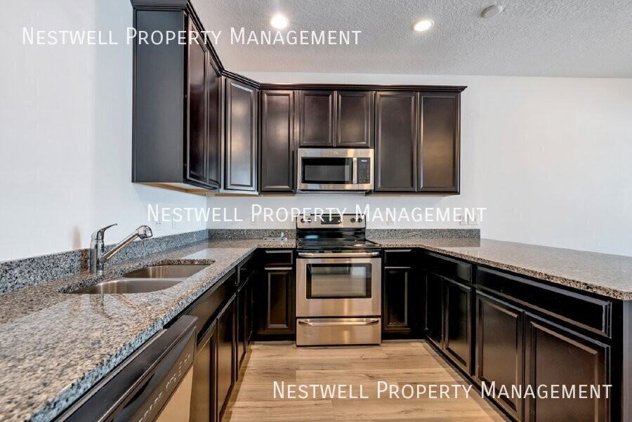 637 E 380 N - Photo 3 of 18