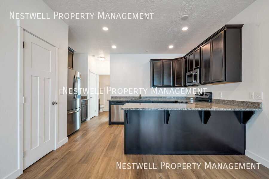 637 E 380 N - Photo 4 of 18