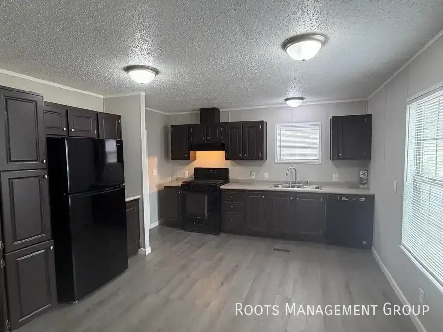 414 Carriage Lane Est #414 - Photo 3 of 10