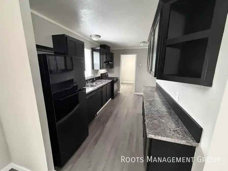 301 Carriage Lane Est #301 - Photo 2 of 13