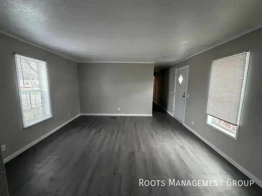 301 Carriage Lane Est #301 - Photo 3 of 13