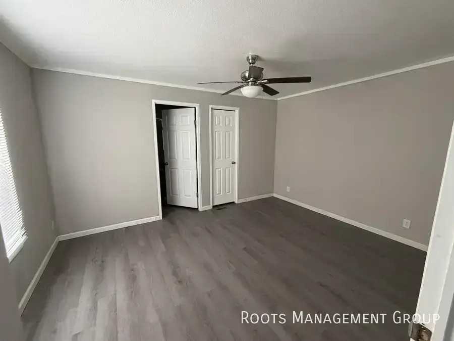 301 Carriage Lane Est #301 - Photo 4 of 13