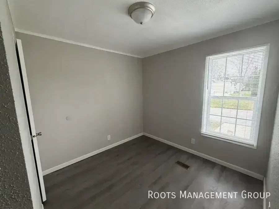 301 Carriage Lane Est #301 - Photo 5 of 13