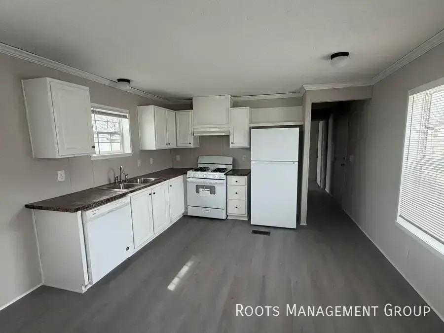 415 Carriage Lane Est #415 - Photo 3 of 12