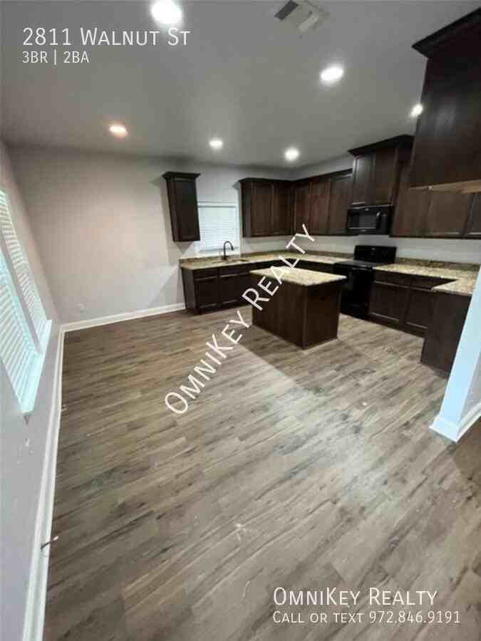 2811 Walnut St - Photo 2 of 35