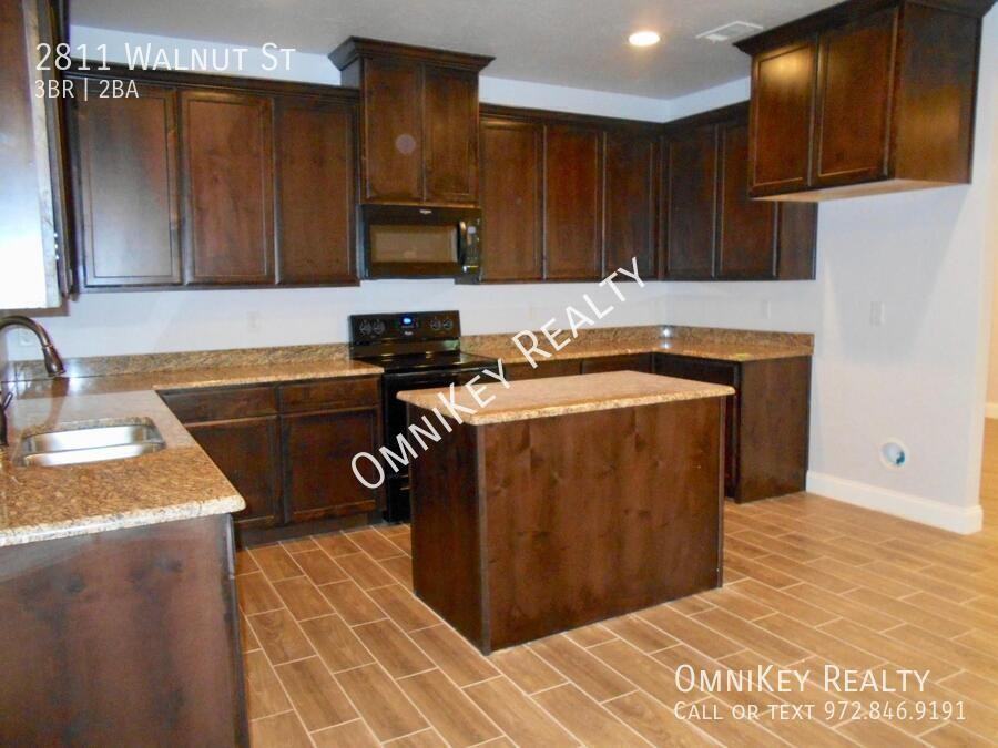 2811 Walnut St - Photo 3 of 35