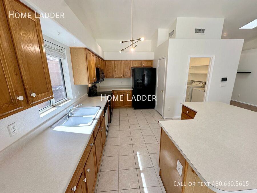 654 W Country Estates Ave - Photo 4 of 22