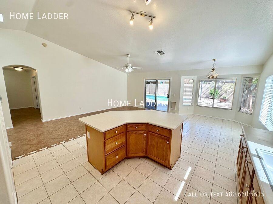 654 W Country Estates Ave - Photo 5 of 22