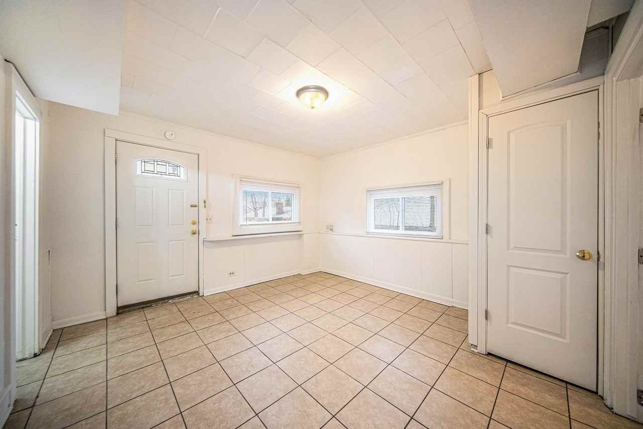 401 Pauline Blvd - Photo 3 of 12