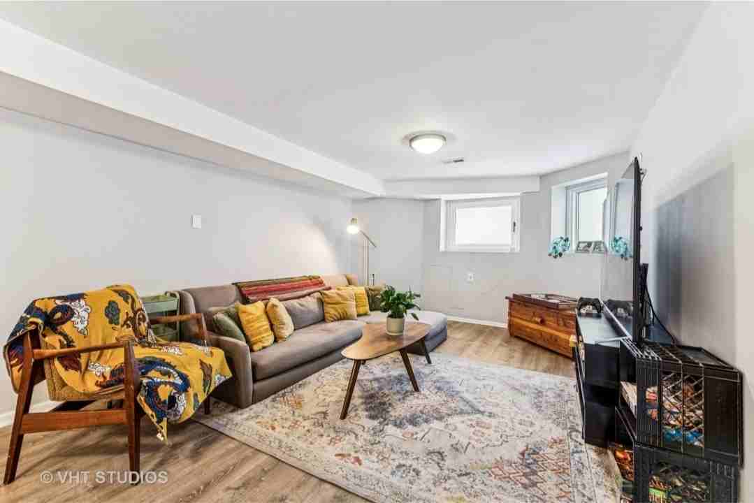 2306 N Lawndale Ave - Photo 2 of 15