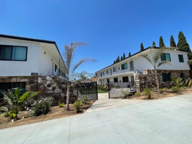 1765 Coronado Ave - Photo 3 of 19