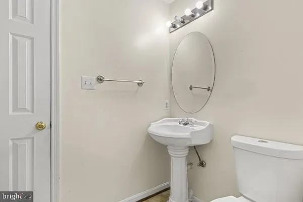 209 Clint Ln - Photo 3 of 8