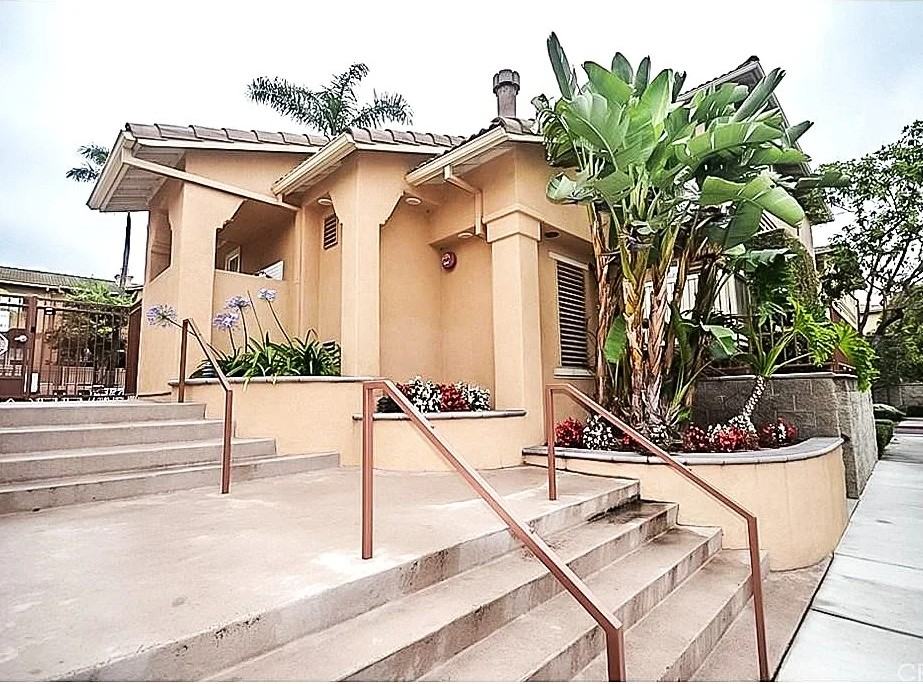 317 W Summerfield Cir - Photo 2 of 16