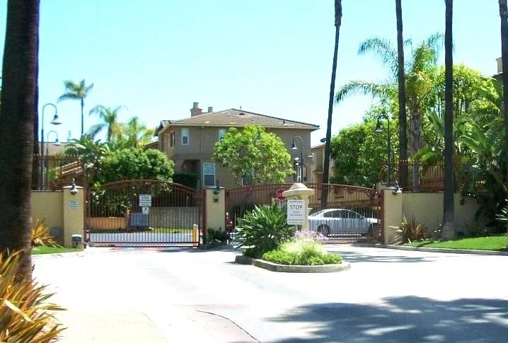 317 W Summerfield Cir - Photo 3 of 16