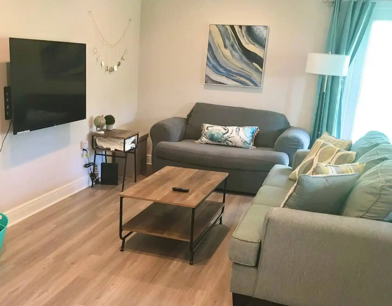 1867 Pointe Dr - Photo 3 of 15