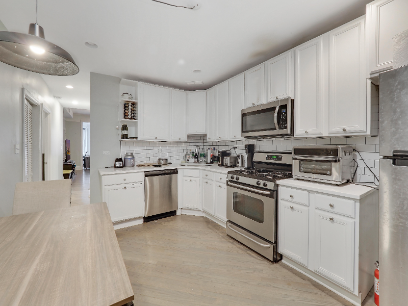 2652 N Halsted St #2F - Photo 2 of 10