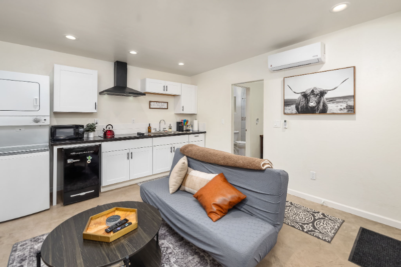 1905 E 9th St #2 - Photo 7 of 12