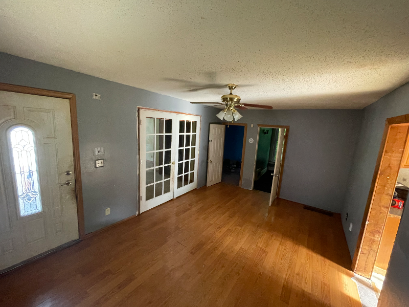 916 Forsythe St - Photo 2 of 7