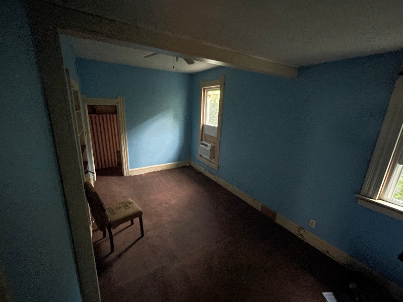 916 Forsythe St - Photo 4 of 7